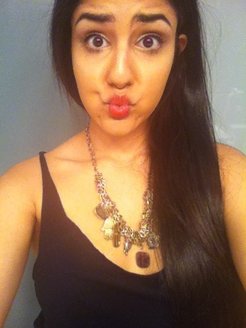 Indian NRI girl pretty selfies
