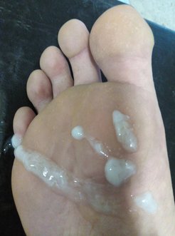 Cumload on Foot