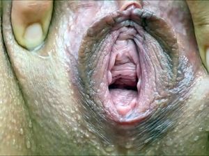 Opened MILF pussy pissing close up