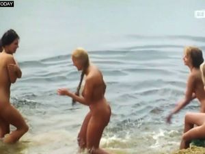 Naked big tits women caught after swimming