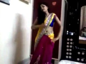 Sexy desi girls dance hot