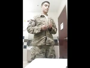 Str8 soldier play in public toilet