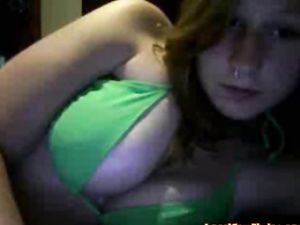 pierced hottie masturbates (webacm)