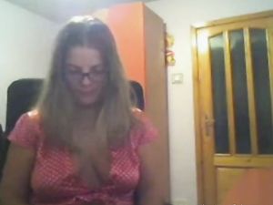 Webcam show with pretty rosebud