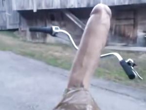Bycicle with a butt-plug - Bicicleta con...