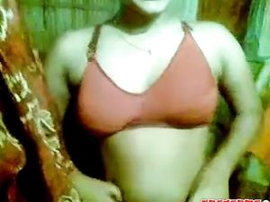 Cute Indian Girl expose her hot boobs