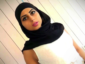 Arabian babe webcam hijab model