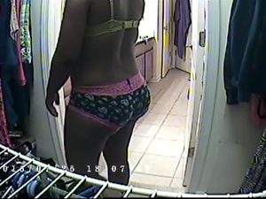 Chubby ebony mom caught on spy cam in...